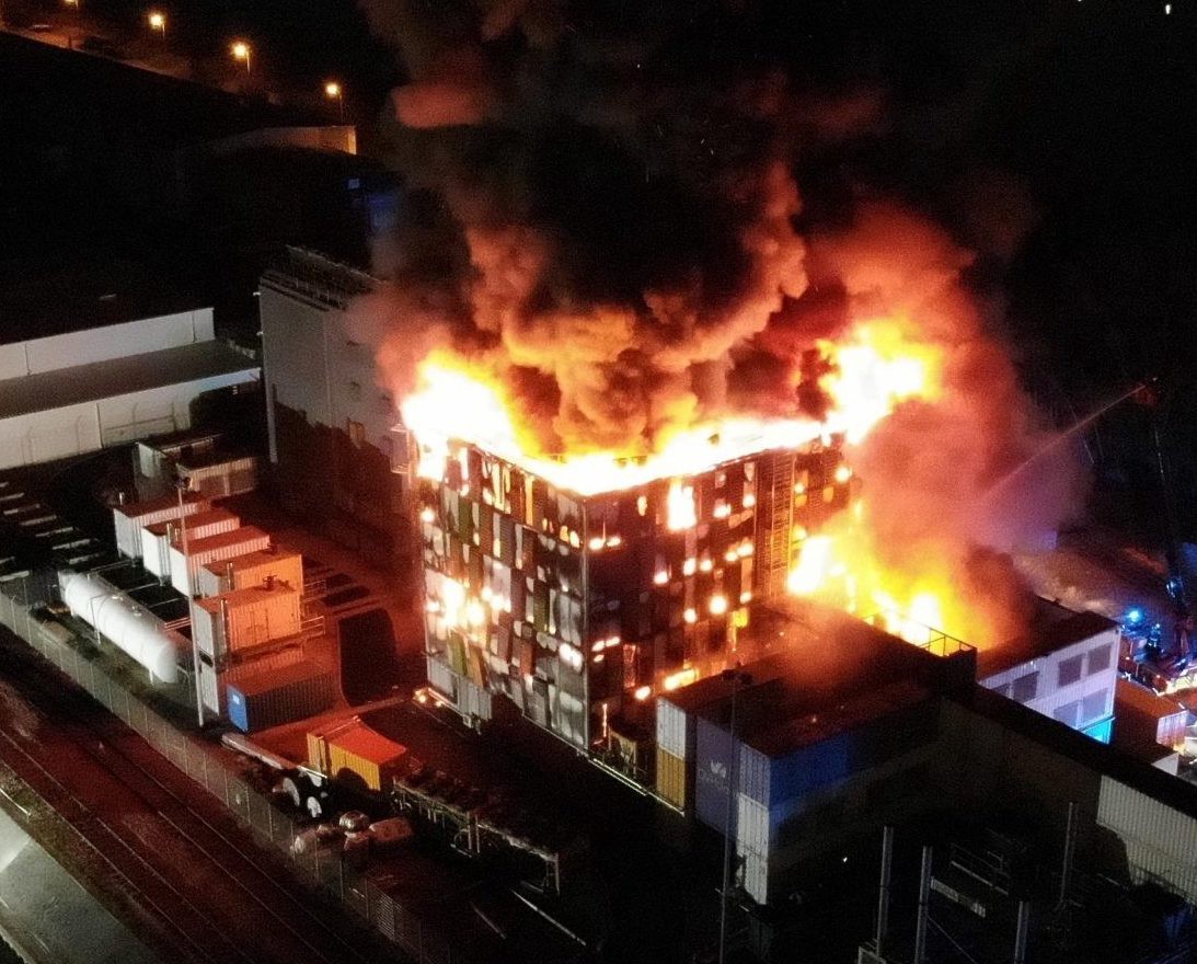 1 Fe47Ebw5v9EHSCW71qhUDg